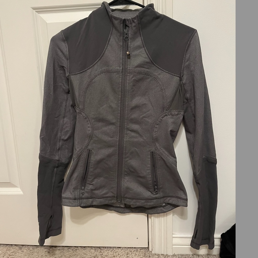 Lululemon Forma Jacket, "older style", Size 6